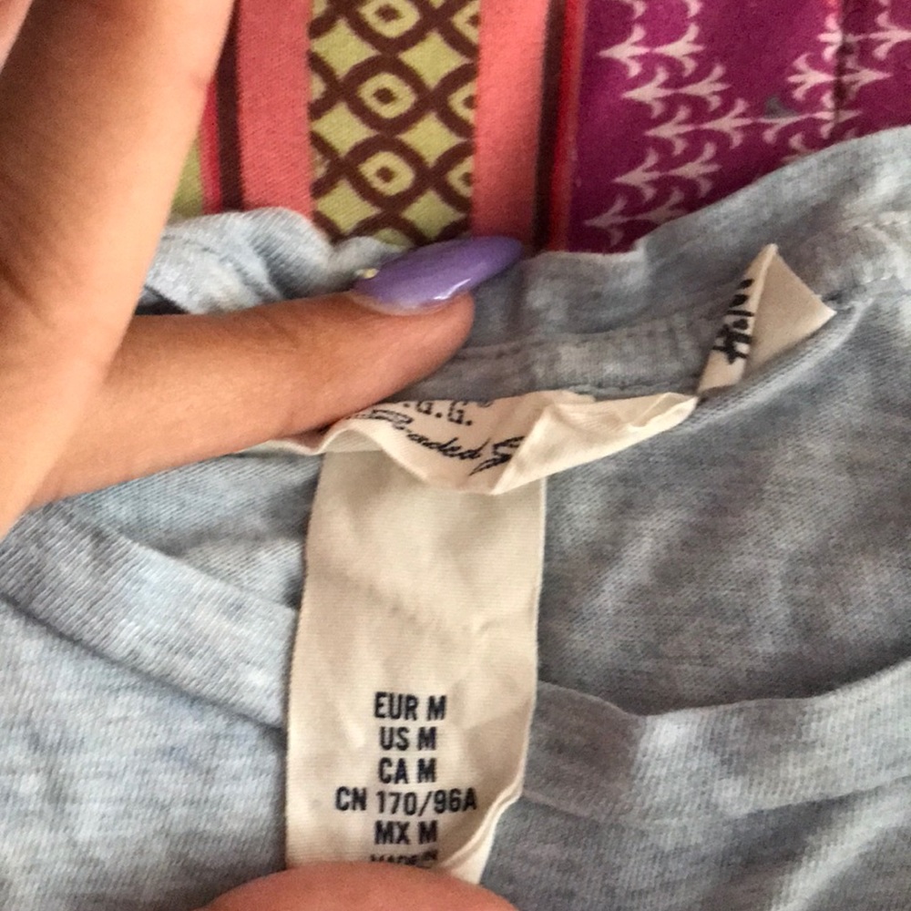 H&M tee - Picture 3 of 3